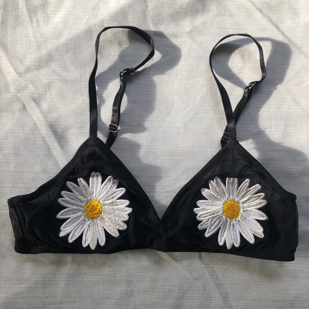 Urban Outfitters Daisy Bralette - Picture 3 of 4